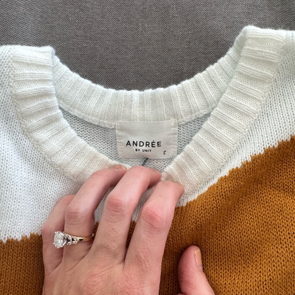 Abstract Sweater - Picture 2 of 3